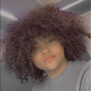 Meet your Posher, Amelia